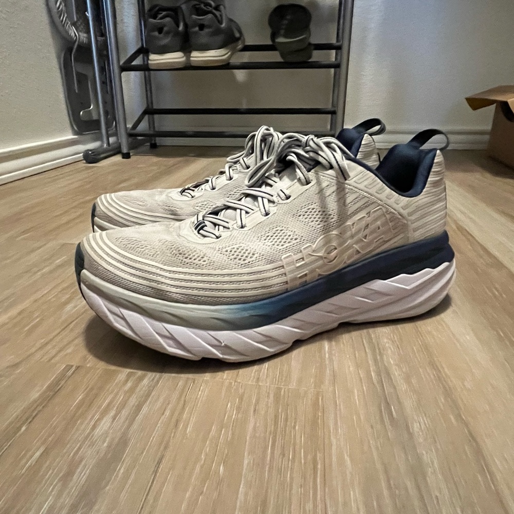 Hoka One One Bondi 6 in white Women’s size 10